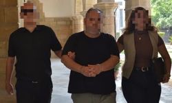 İşyerinin parasını cebe indirdi