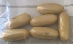 Yolcunun midesinde yaklaşık bir kilogram kokain