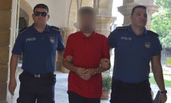 Sahte pasaportla geldi, çıkışta yakalandı