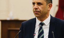 Özersay, Maliye Bakanlığı’nı gümrükteki cep telefonları ile ilgili açıklama yapmaya çağırdı