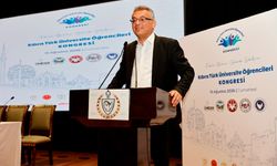 Erhürman: "Gençlerin doğru yol haritasını büyüklere göstermesi gerek"
