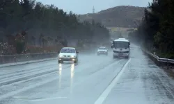 Rum polisi şiddetli yağış nedeniyle Lefkoşa-Limasol otoyolundaki sürücüleri uyardı