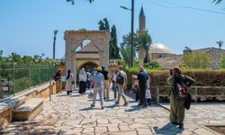 80 Kıbrıslı Türk Hala Sultan Tekkesi'nde