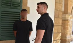 Evinden paket paket uyuşturucu çıktı