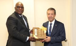 Dışişleri Bakanı Ertuğruloğlu, Gambiya Dışişleri Bakanı Njie ile bir araya geldi