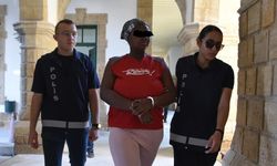 Anne cezaevine, bebeği korumaya