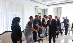 Yılmaz, kayıp yakınlarıyla görüştü