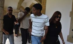 Polis baskınında paket paket uyuşturucu bulundu
