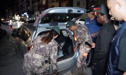 İlçelerde asayiş denetimi: 107 kişiye kumar cezası, 14 ikamet izinsize tutuklama