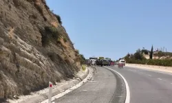 Yola düşen buzdolabını almak için aracından inen adama minibüs çarptı