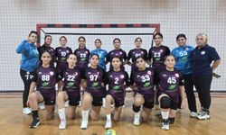U-16 Kızlar Hentbol Ligi’nde nefes kesen başlangıç