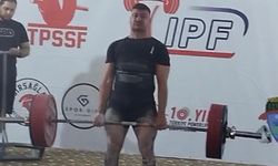 Hüsnü Batıkan, İzmir’deki Ultimate Deadlift Şampiyonası’nda şampiyon