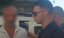 Paraları yere atıp bastı