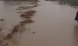 Dikkat! Bu yol geçici olarak trafik akışına kapatıldı