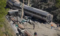 İspanya'daki iki hızlı trenin çarpıştığı kazada ölü sayısı 46'ya yükseldi