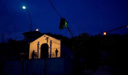 Tarihinin en ciddi enerji kriziyle boğuşan Venezuela'da mesai artık 2 gün