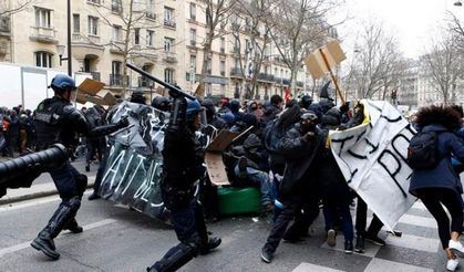 Paris Valiliği eylemcilerin içki içmesini yasakladı