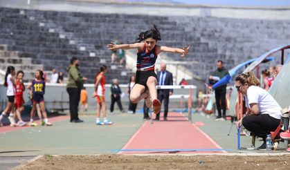 Atletizmde ilkokul eleme yarışları devam ediyor