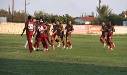 Derbide son gülen Mormenekşe