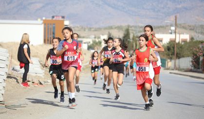Cumhuriyet Yol Koşusu düzenleniyor