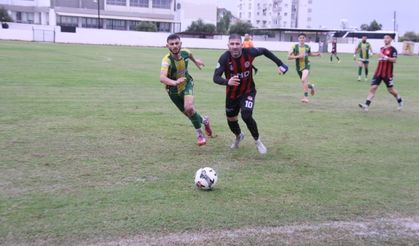 Gençler, yağmurla coştu