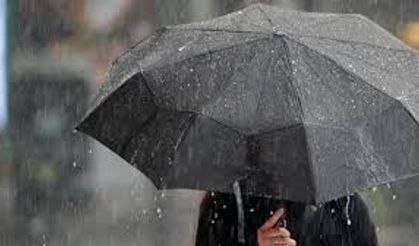 Lefkoşa-Güzelyurt anayolunda sağanak nedeniyle görüş mesafesi azaldı