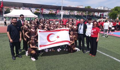 Mesarya Yıldızları’ndan İzmir’de gururlandıran gösteri