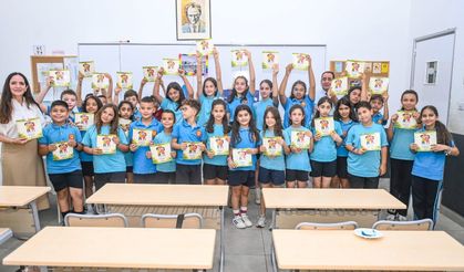 “Karlina’nın Hikayesi” öğrencilere karne hediyesi olarak dağıtıldı