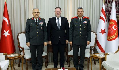 Öztürkler Korgeneral İnaltekin ile Tümgeneral Bilir'e görevinde başarılar diledi