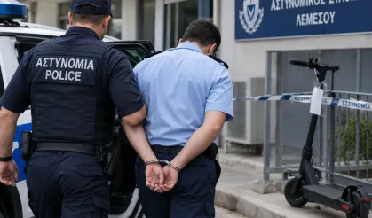 Polis hırsızlıktan tutuklandı