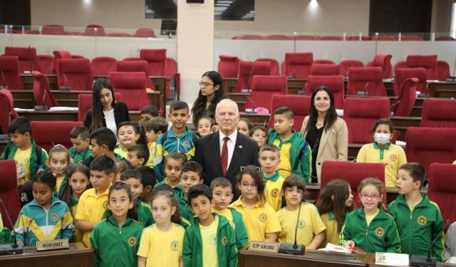 Akdoğan Dr. Fazıl Küçük İlkokulu öğrencileri Cumhuriyet Meclisi’ni ziyaret etti