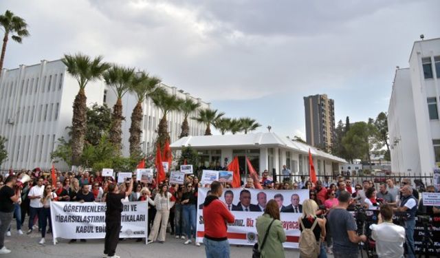 Öğretmenler, Başbakanlık önünde eylem yaptı