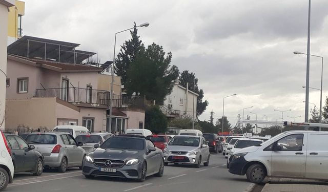 Lefkoşa’da trafik çilesi her geçen gün büyüyor