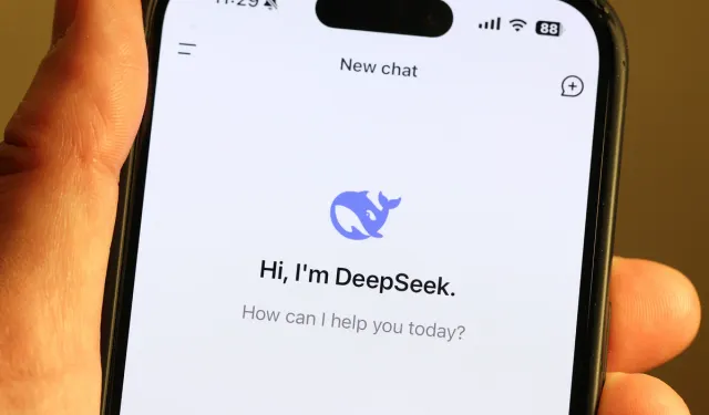 ChatGPT'yi geride bırakan Çin'in yapay zeka uygulaması DeepSeek'e siber saldırı