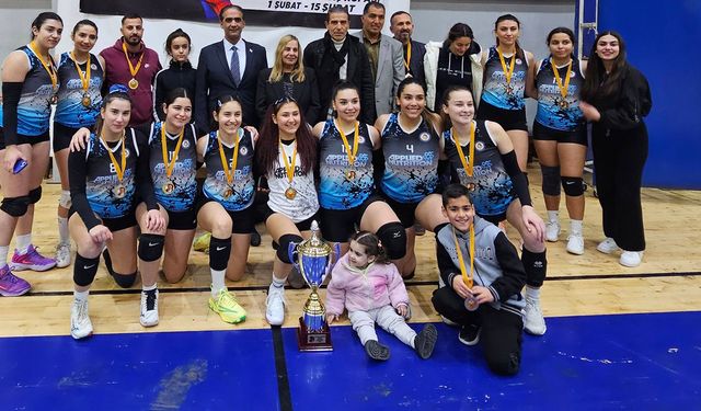 13.Rauf R.Denktaş Kupası Bayanlar şampiyonu DAÜ