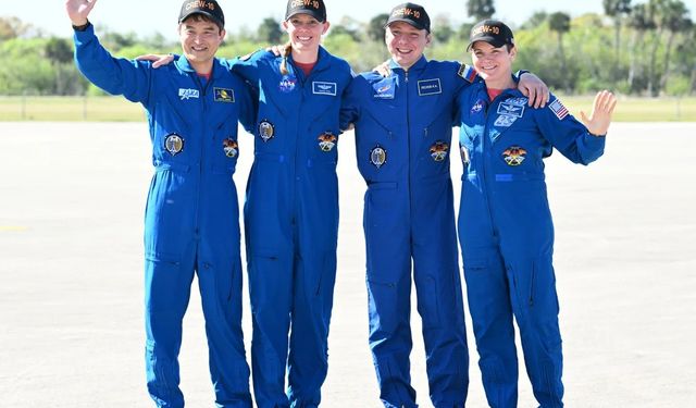 Mahsur kalan iki astronotunun yerini alacak ekip uzaya gönderildi