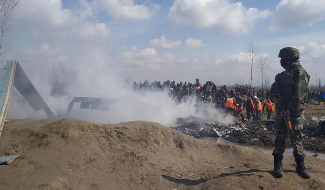 Hindistan savaş uçaklarının Cammu Keşmir'de devriye uçuşuna Pakistan'dan yanıt