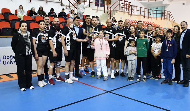 Maraş Voleybol Okulu şampiyon