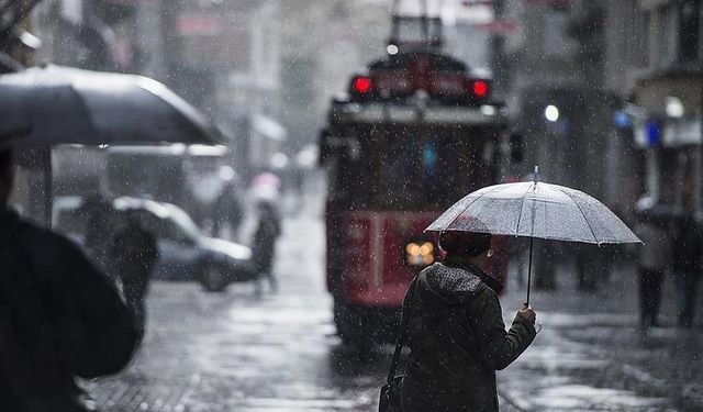İstanbul'da sağanak ve fırtına etkili oluyor