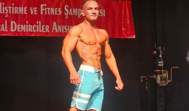 Mehmet Kan, +40 Yaş Master Atletik Fizik kategorisinde zirvede