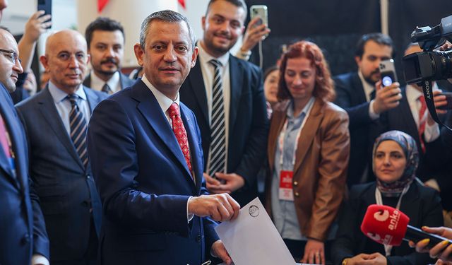 Özgür Özel yeniden CHP Genel Başkanı seçildi