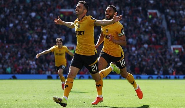 Wolves ManU'yu deplasmanda yıktı