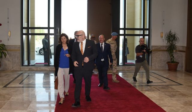 Tatar-Holguin görüşmesi başladı