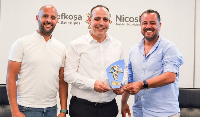 Tenis Federasyonu’ndan Harmancı’ya teşekkür plaketi