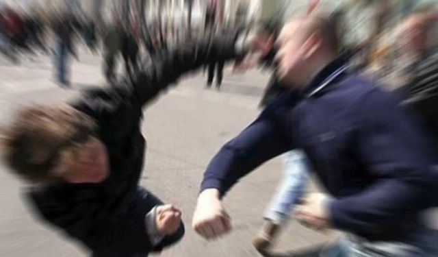 İki kişi alkollü halde kavga etti