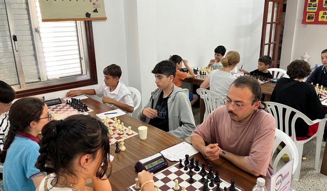 Siba, Deskwork ve Mukadder Eminhan lider!