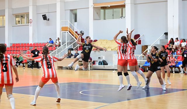 Hentbolda U16 hız kesmeden devam ediyor