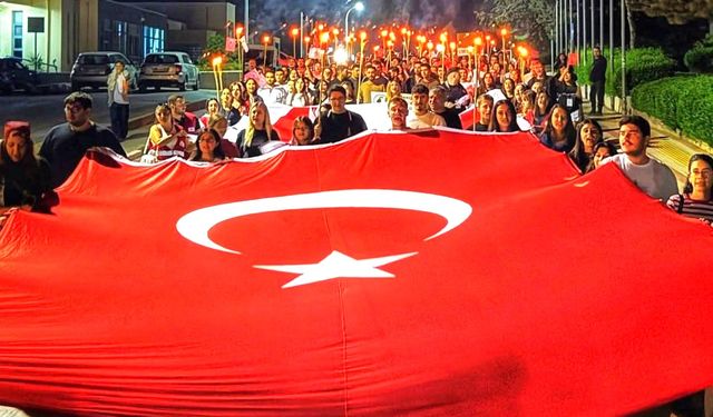 DAÜ’de 29 Ekim Cumhuriyet Bayramı, gençlik yürüyüşü ile kutlandı