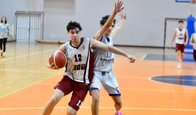 Yakın Doğu Üniversitesi farklı kazandı