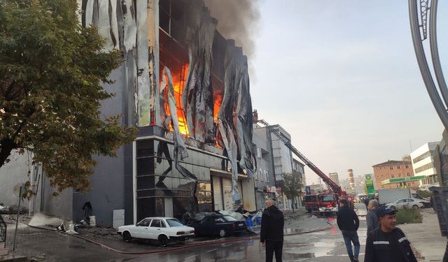 Kocaeli'de parfüm deposunda çıkan yangında 6 kişi hayatını kaybetti